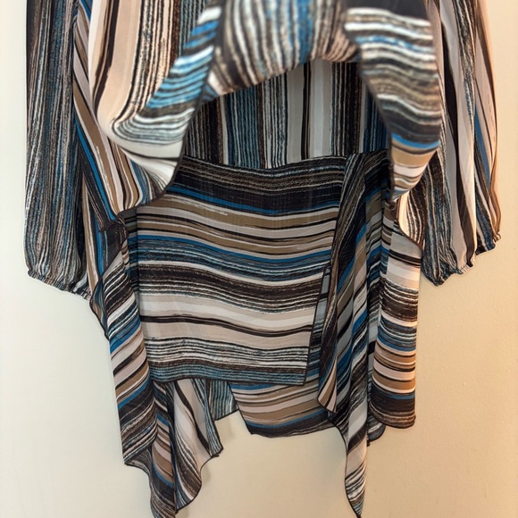 NWOT Chico’s Travelers Collection Women’s Striped Asymmetrical Blouse Size 2P - Picture 10 of 10